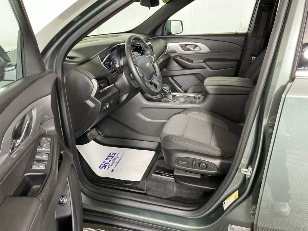 Used 2023 Chevrolet Traverse LT image 16