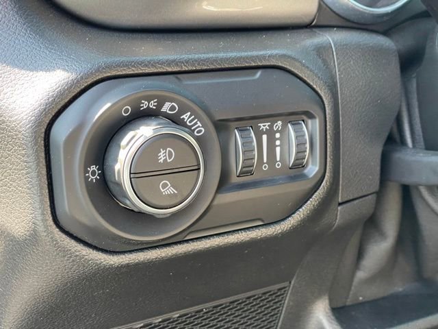 Used 2022 Jeep Gladiator Overland w/ Cold Weather Group AWD/4WD image 10