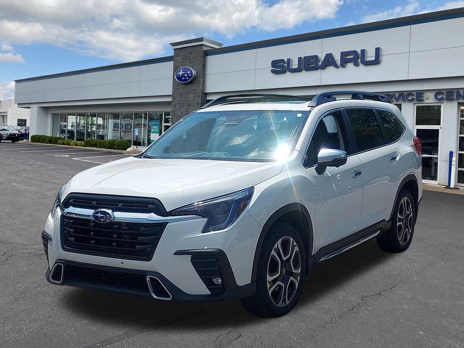 Used 2023 Subaru Ascent Touring AWD/4WD image 3
