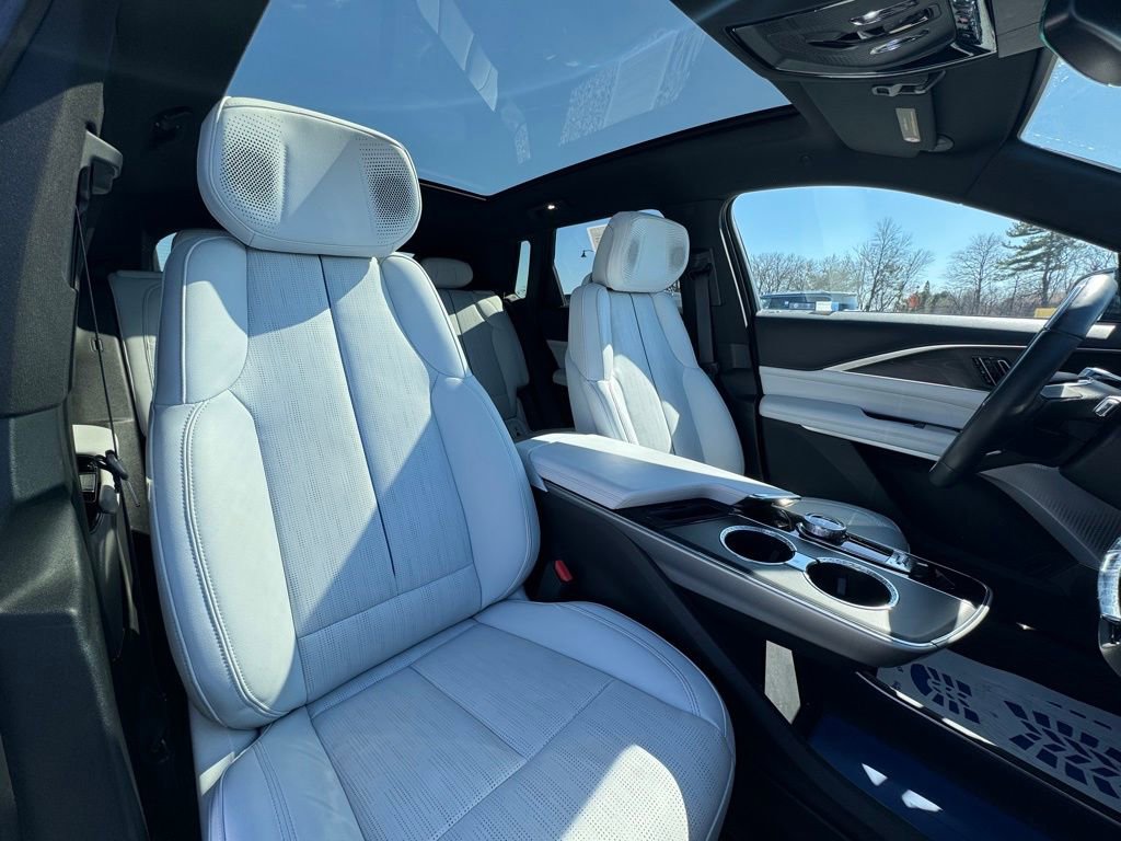 Certified 2024 Cadillac Lyriq Luxury image 30