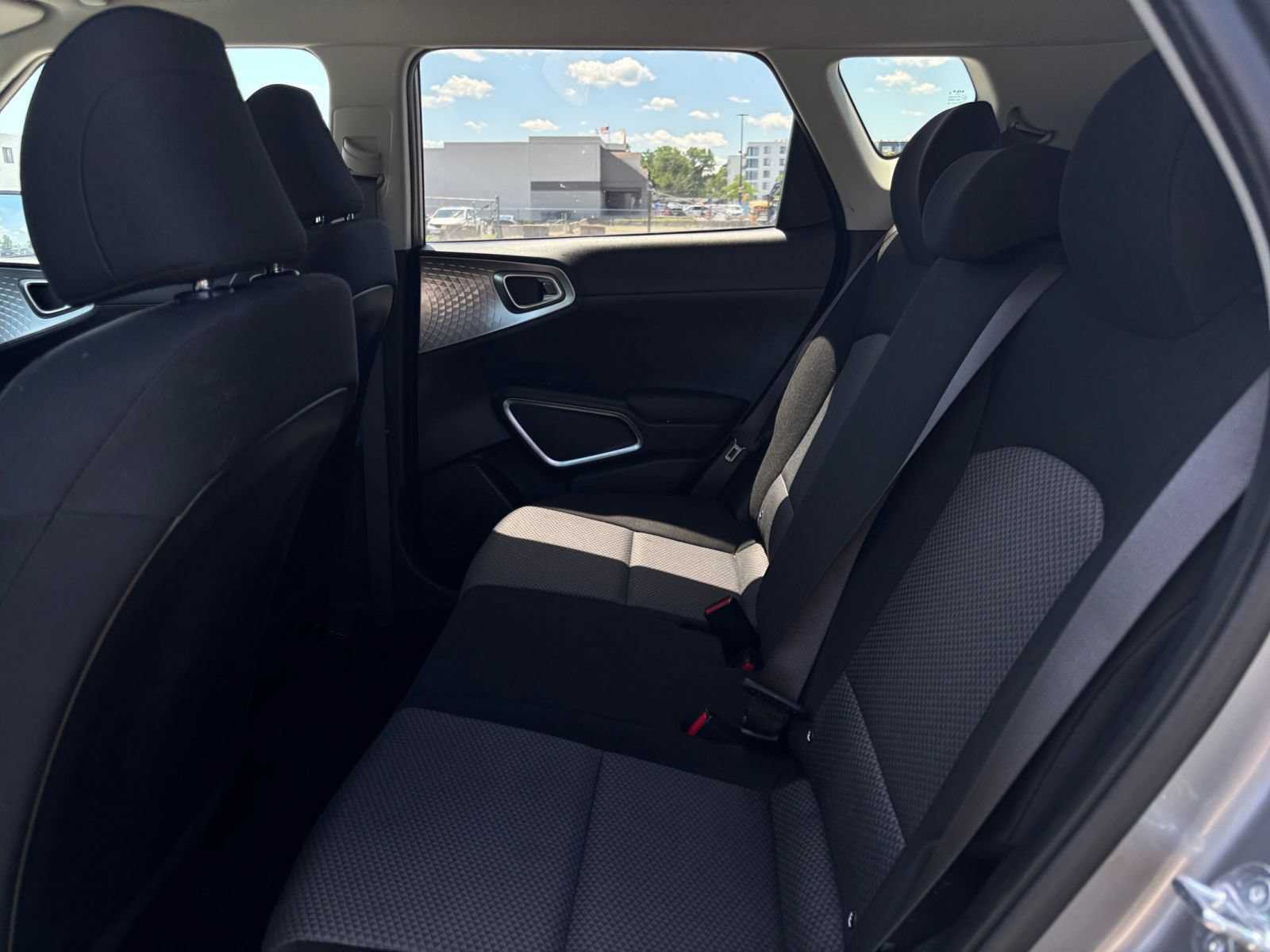 Used 2025 Kia Soul LX w/ LX Technology Package FWD image 17