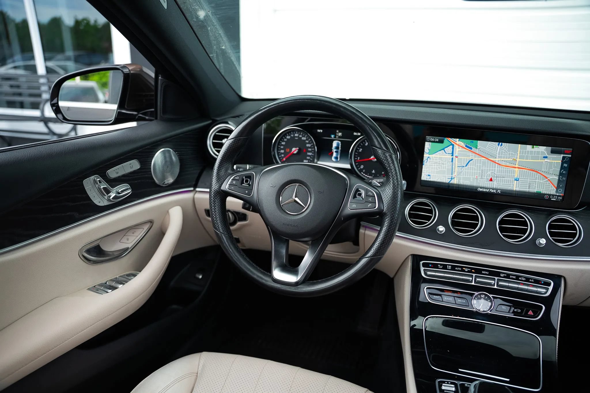 Used 2017 Mercedes-Benz E 300 4MATIC image 38