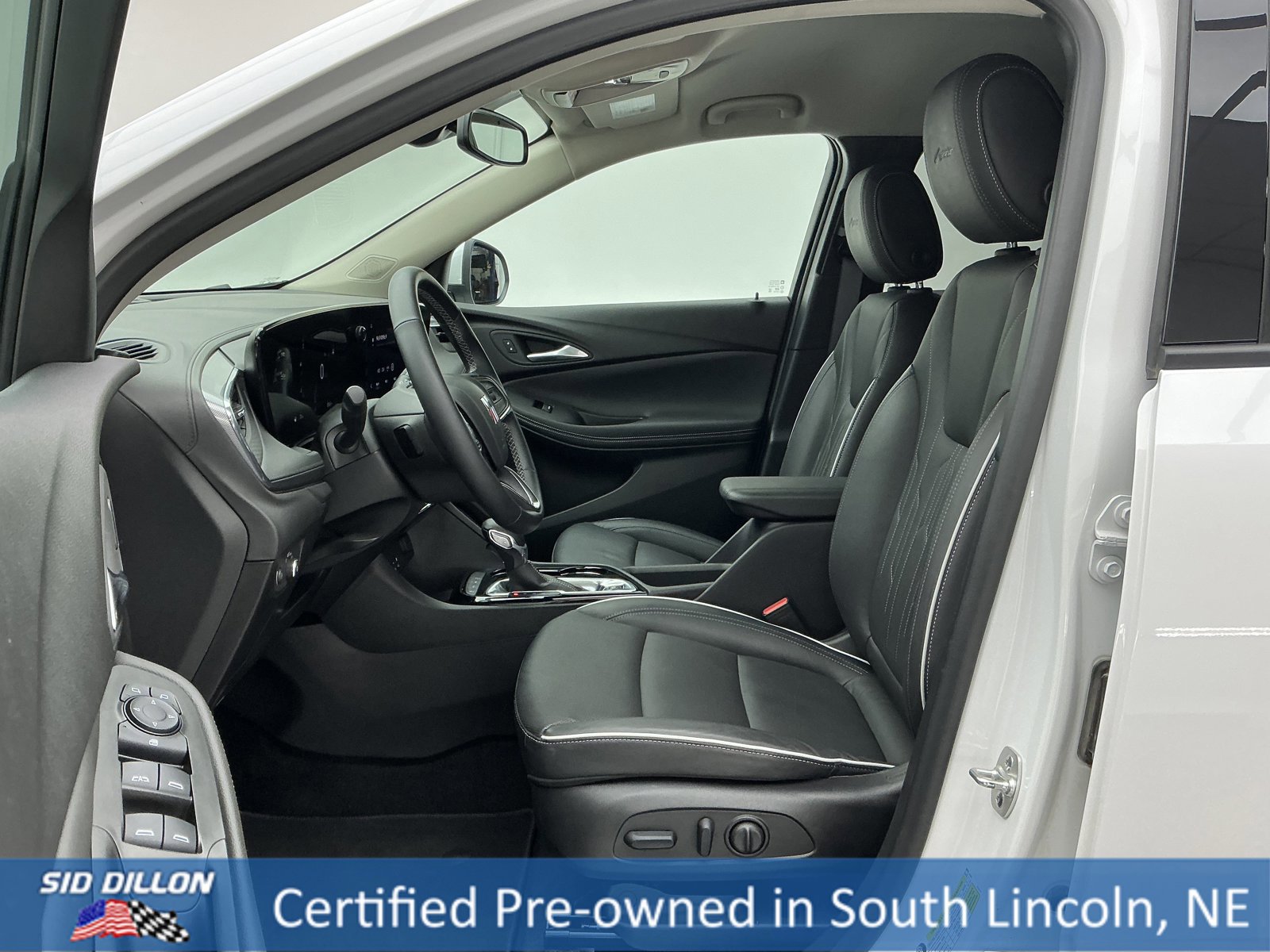 Used 2025 Buick Encore GX Avenir image 17