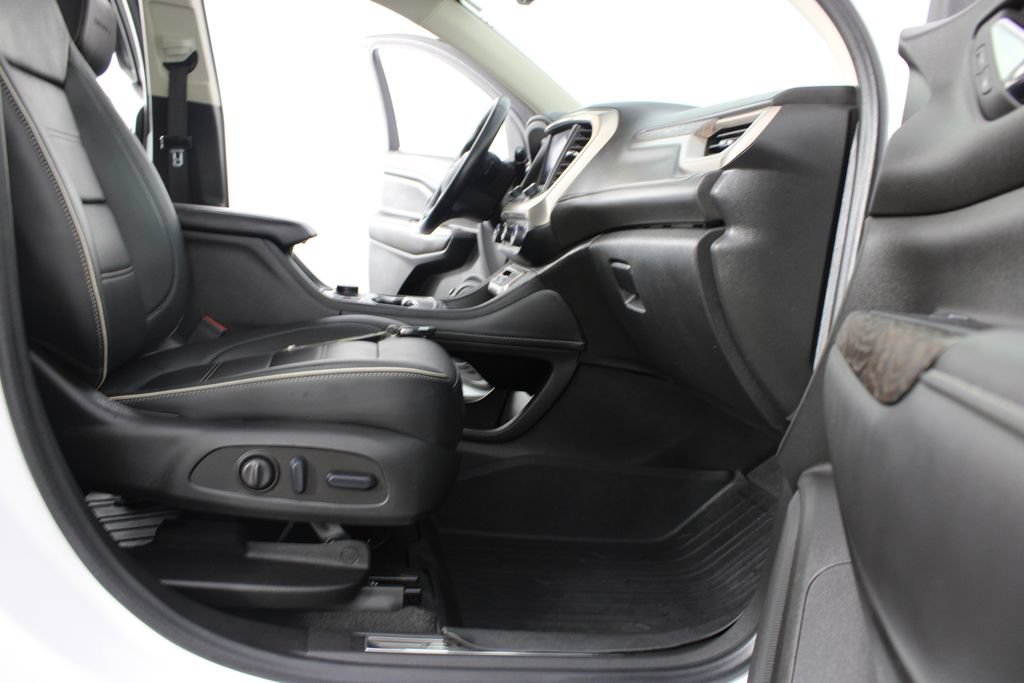 Used 2023 GMC Acadia Denali w/ Denali Ultimate Package FWD image 26
