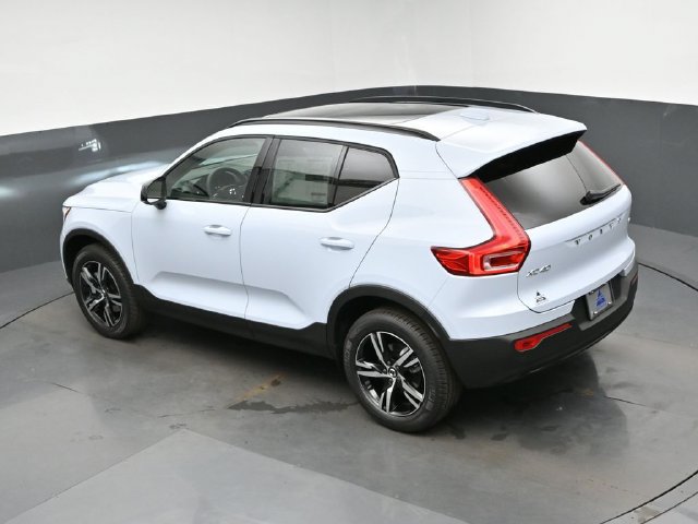 New 2026 Volvo XC40 B4 Core w/ Protection Package Premier FWD image 41