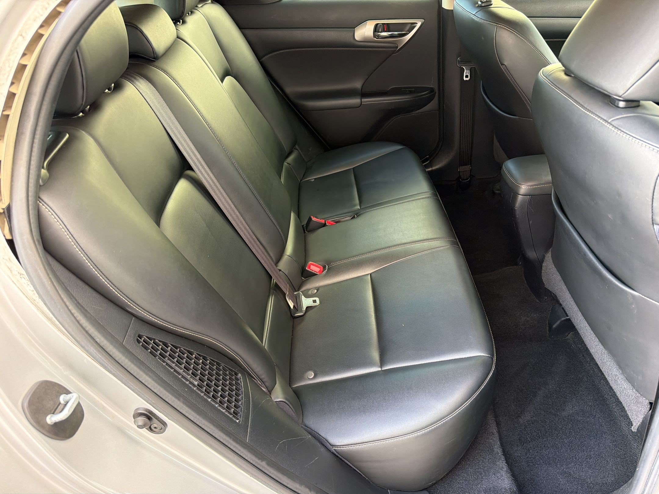 Used 2015 Lexus CT 200h w/ Navigation Package FWD image 31