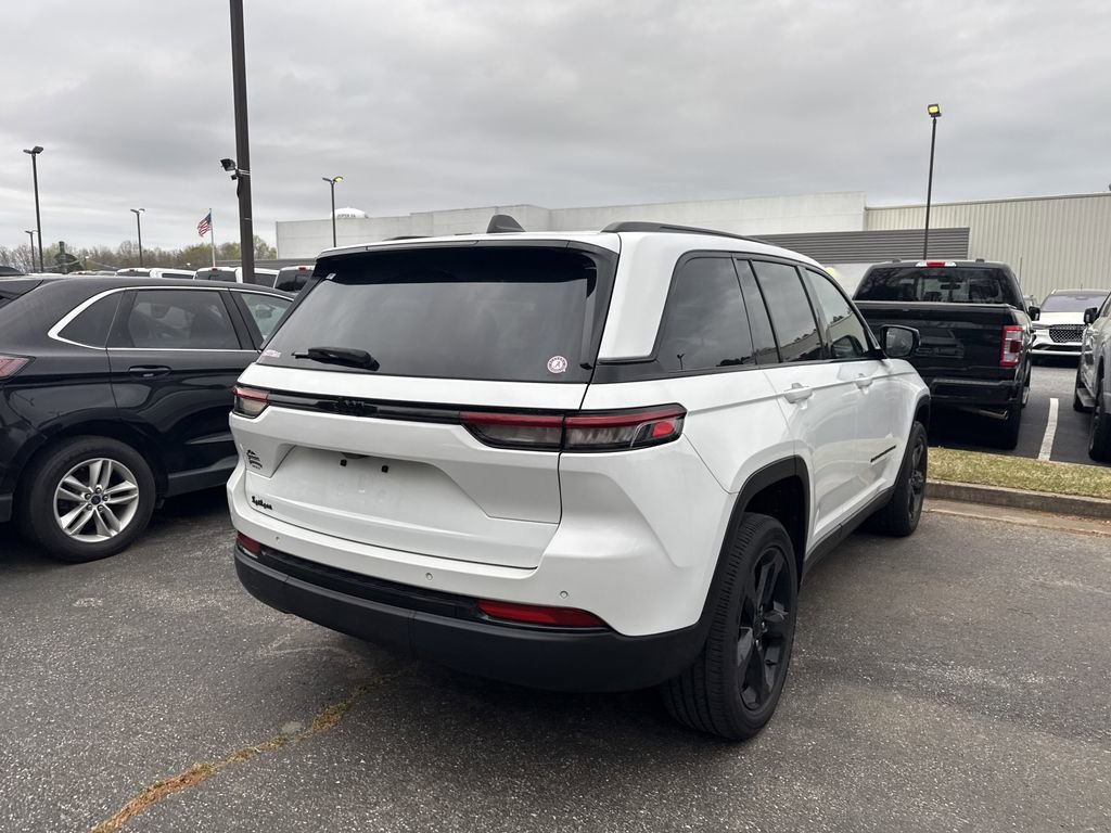 Used 2022 Jeep Grand Cherokee Altitude image 19