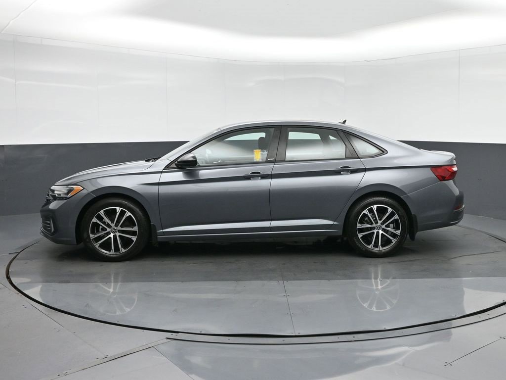 Used 2024 Volkswagen Jetta Sport image 4