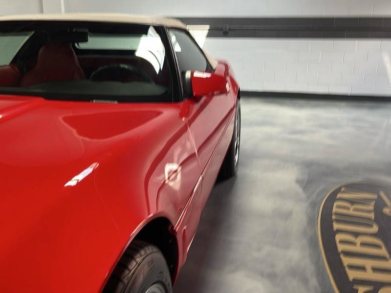 Used 1996 Chevrolet Corvette Convertible RWD image 3