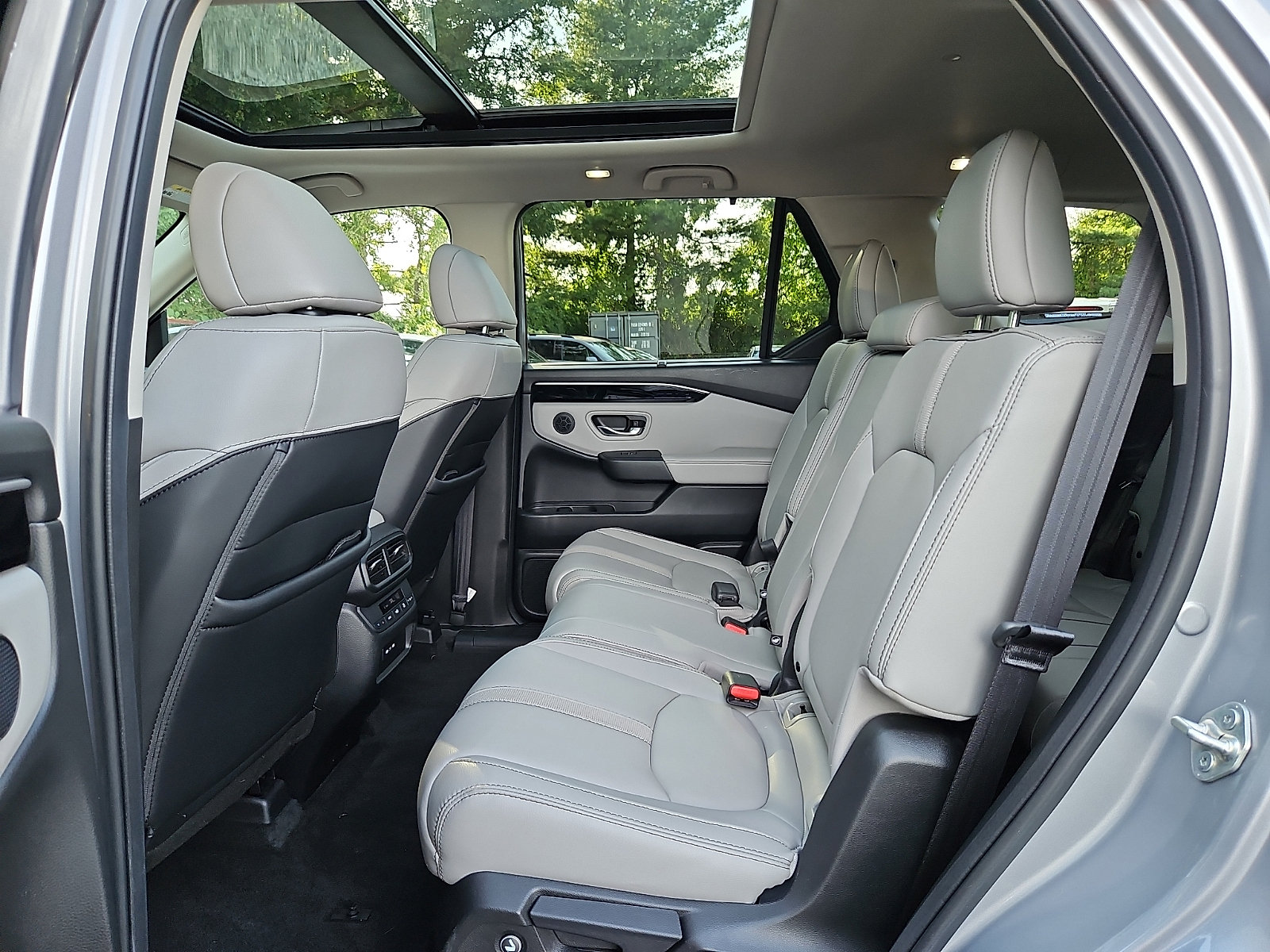 Certified 2024 Honda Pilot Touring image 11