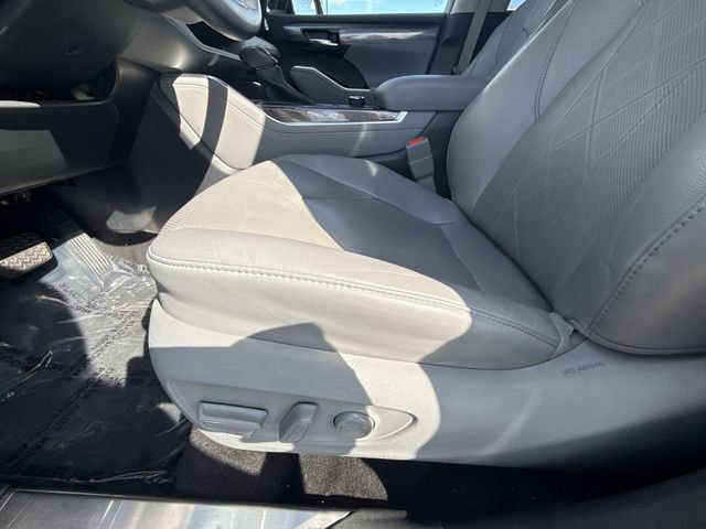 Used 2023 Toyota Highlander Platinum AWD/4WD image 12