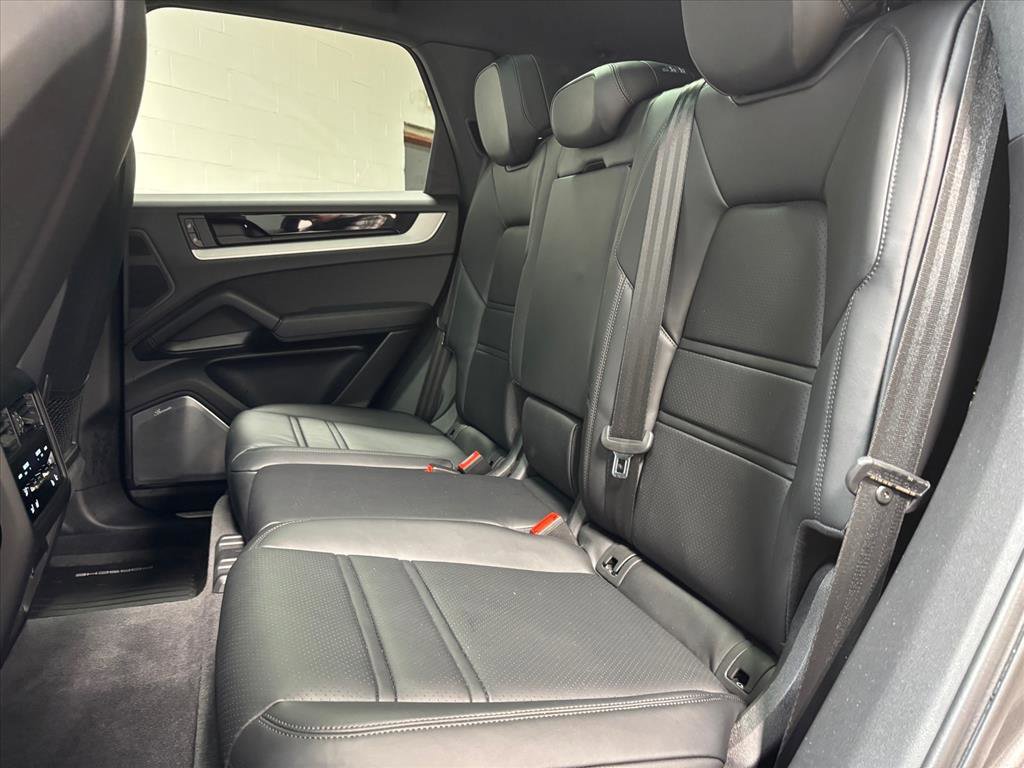 Used 2025 Porsche Cayenne S image 28
