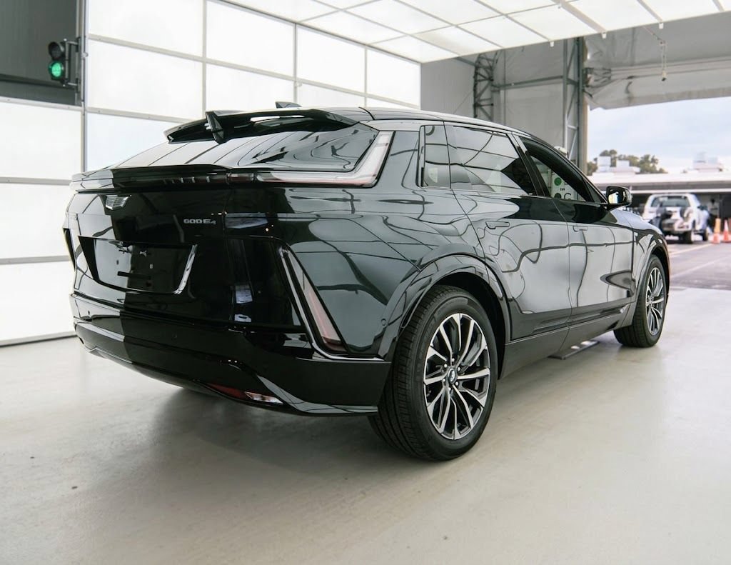 Used 2024 Cadillac Lyriq Sport AWD/4WD image 4