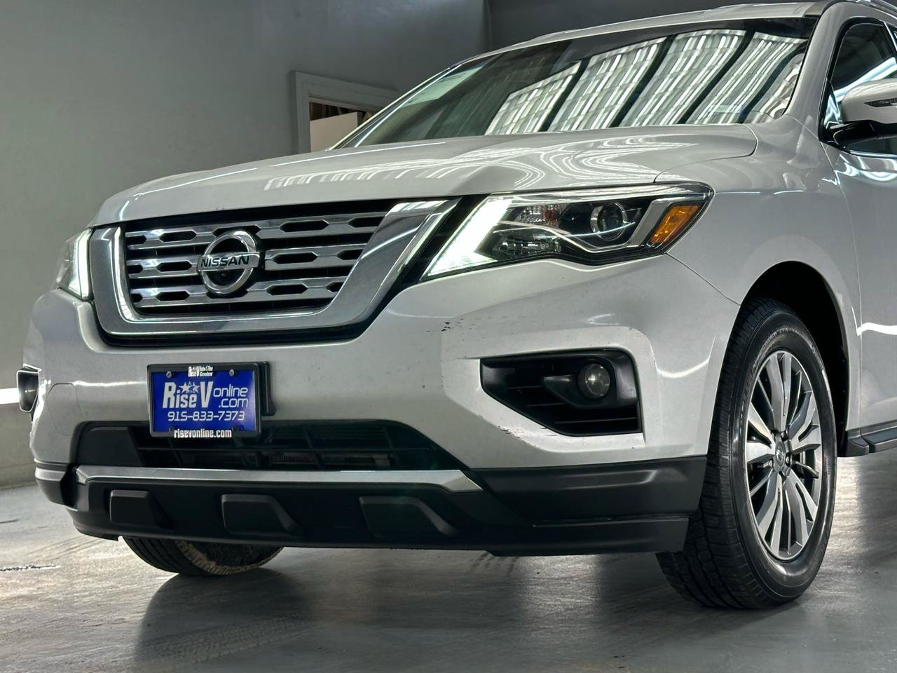 Used 2019 Nissan Pathfinder SL FWD image 4