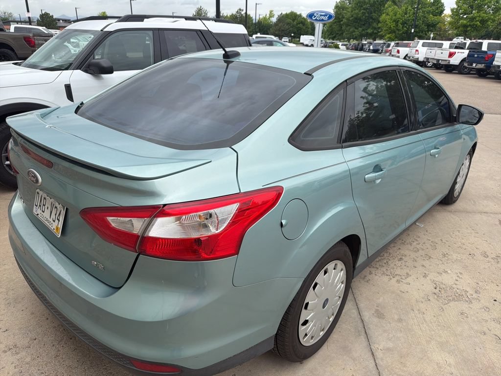 Used 2012 Ford Focus SE w/ SE Winter Pkg FWD image 4