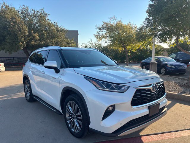 Used 2020 Toyota Highlander Platinum FWD image 3