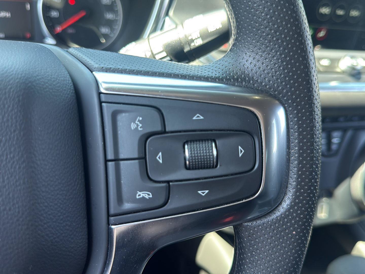 Used 2025 Chevrolet Blazer LT AWD/4WD image 13