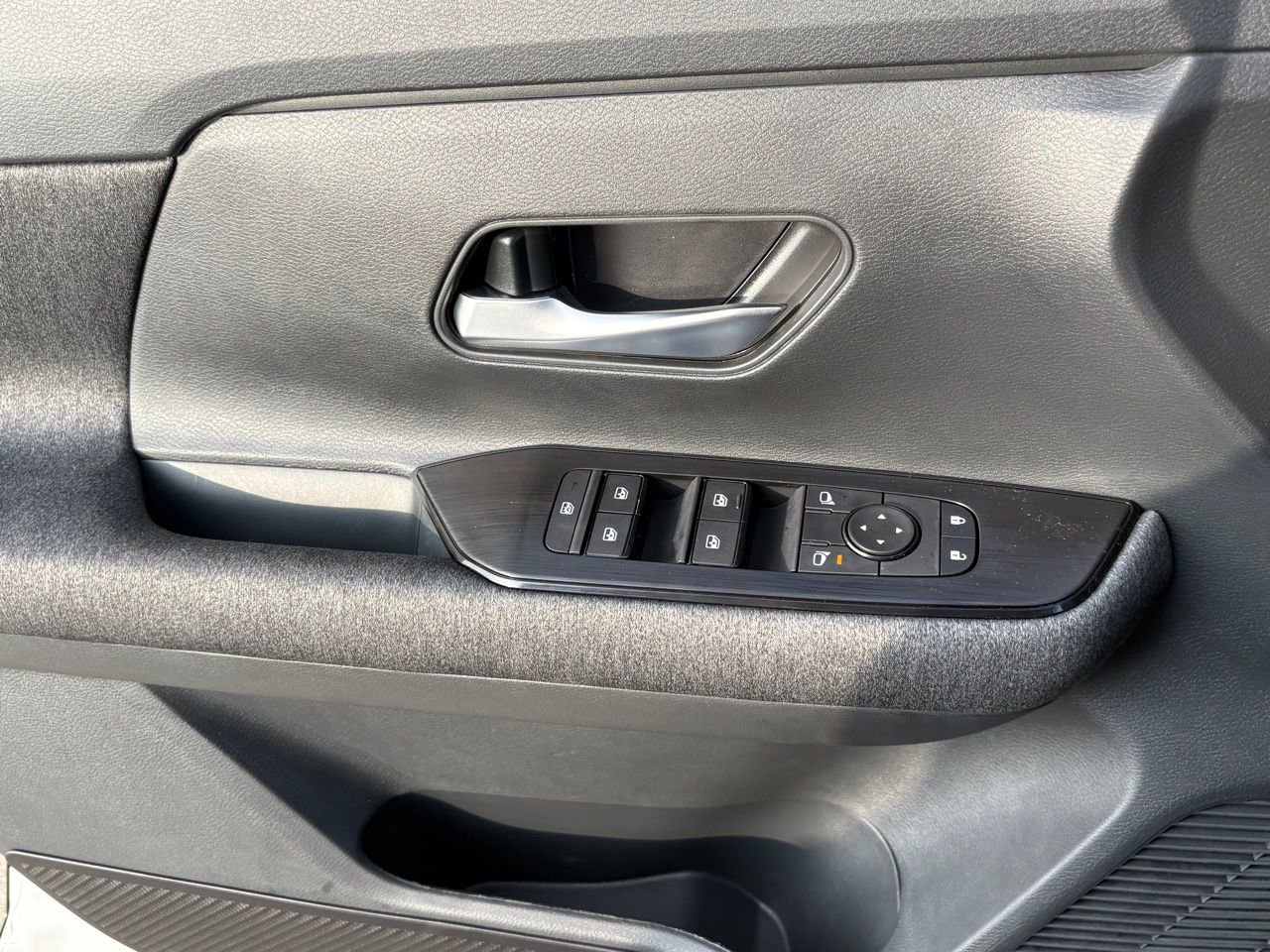 New 2026 Nissan Kicks SV w/ SV Premium Package FWD image 16