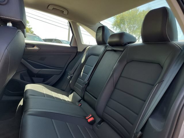 Used 2024 Volkswagen Jetta SE FWD image 9