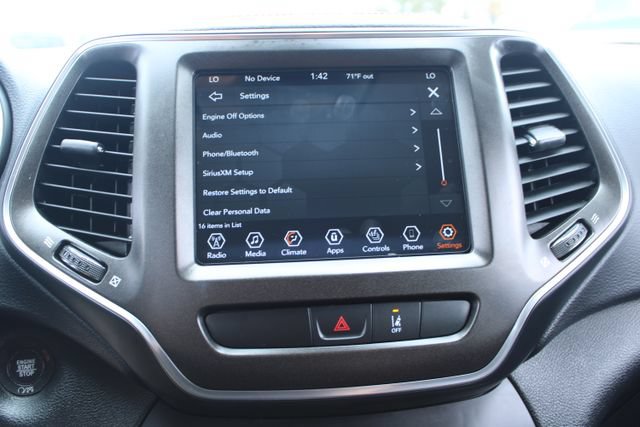 Used 2022 Jeep Cherokee Trailhawk AWD/4WD image 29