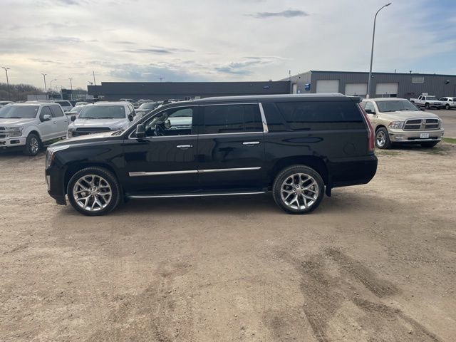 Used 2016 Cadillac Escalade ESV Luxury AWD/4WD image 3