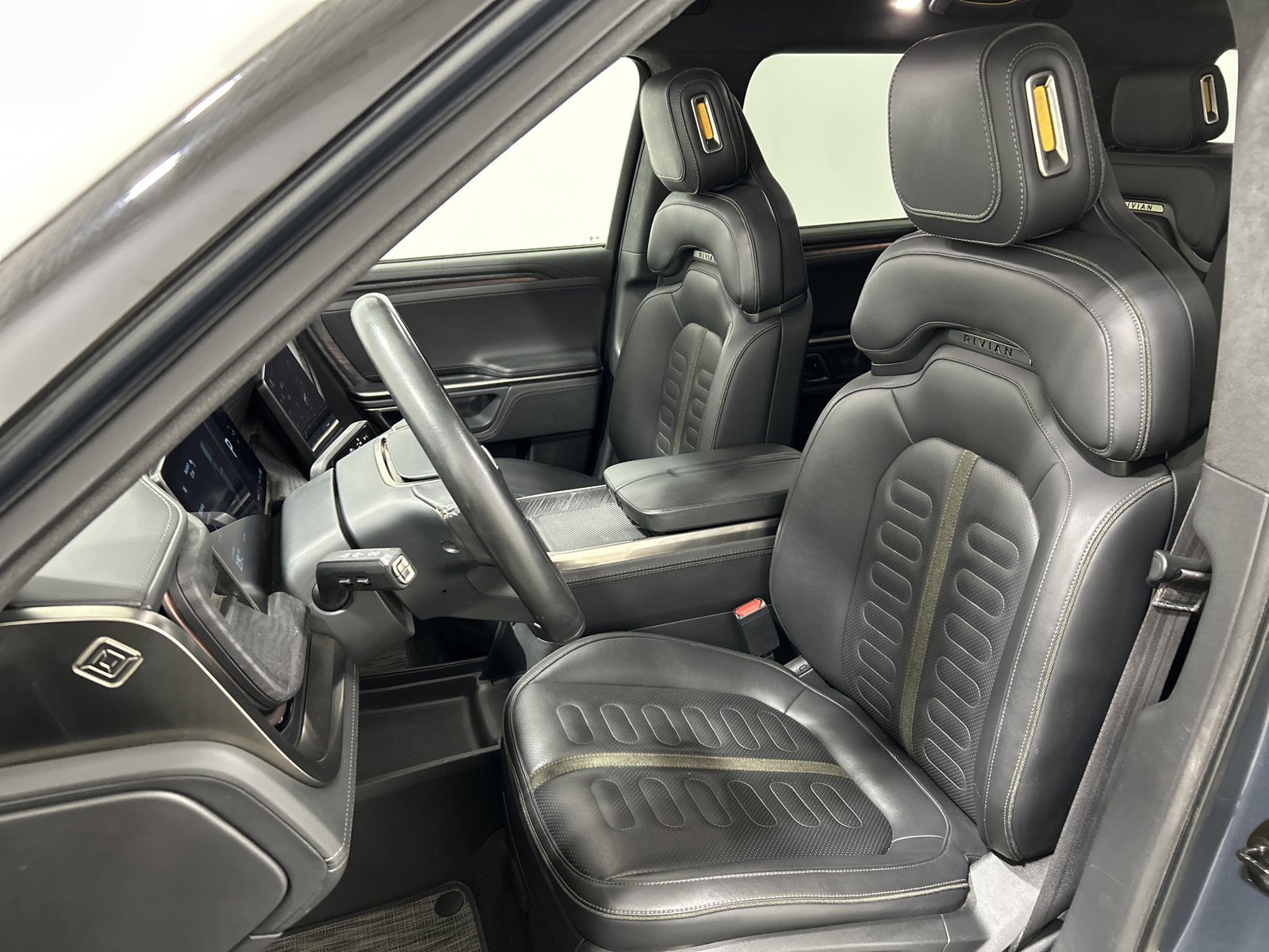 Used 2023 Rivian R1S Adventure AWD/4WD image 16