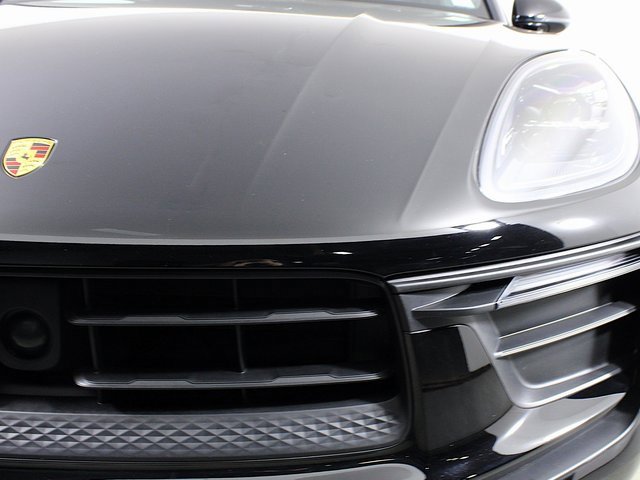 Certified 2023 Porsche Macan image 11