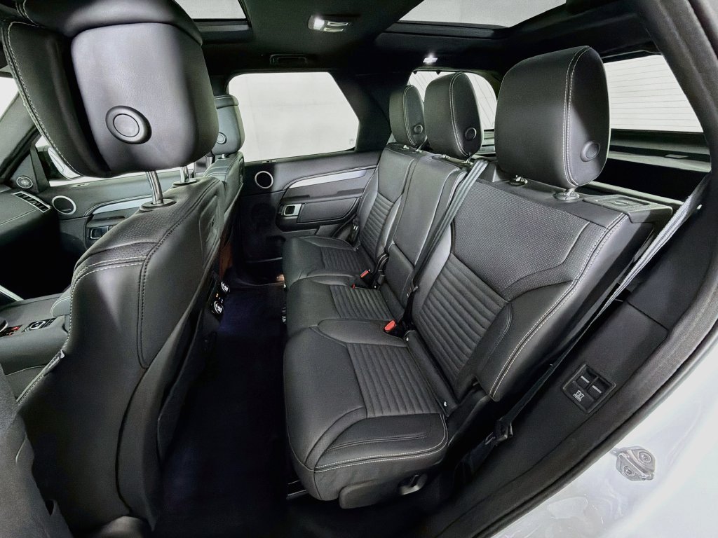Certified 2025 Land Rover Discovery Dynamic SE AWD/4WD image 26