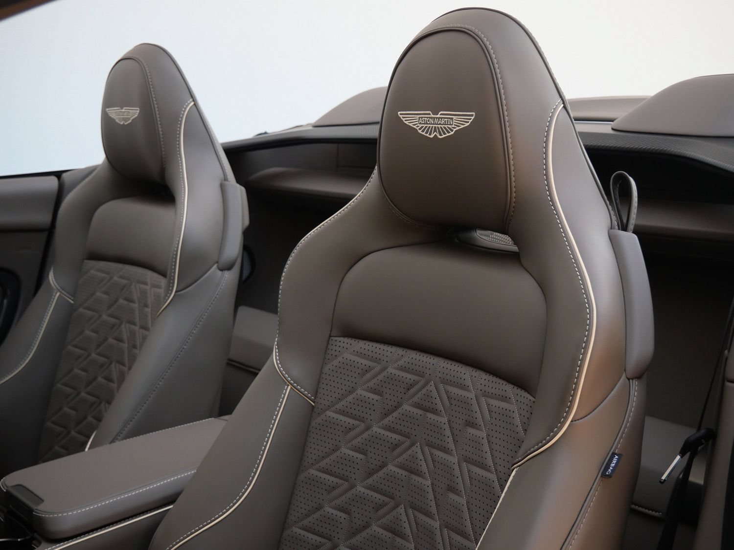 New 2026 Aston Martin Vanquish Convertible RWD image 5