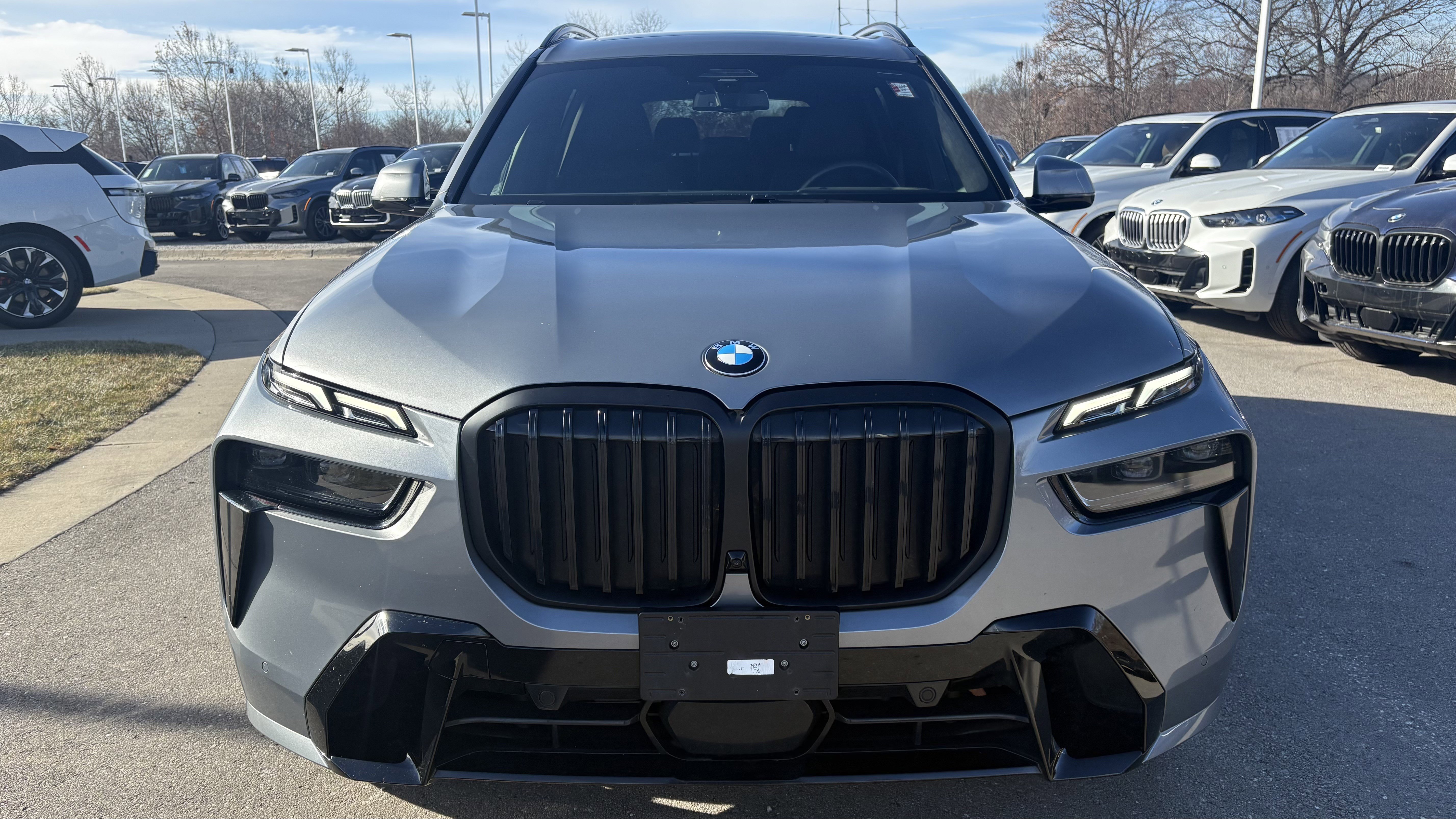 Used 2024 BMW X7 xDrive40i w/ M Sport Package image 3