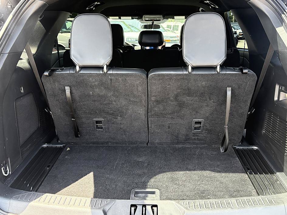 Used 2025 Ford Explorer ST-Line w/ ST-Line Street Pack AWD/4WD image 11