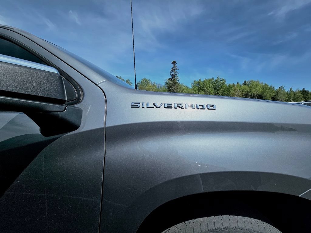 Used 2022 Chevrolet Silverado 1500 LT AWD/4WD image 10