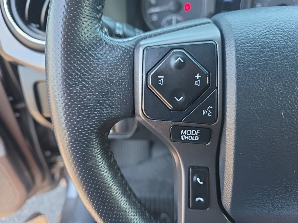 Used 2020 Toyota Tacoma TRD Sport w/ TRD Premium Sport Package AWD/4WD image 18