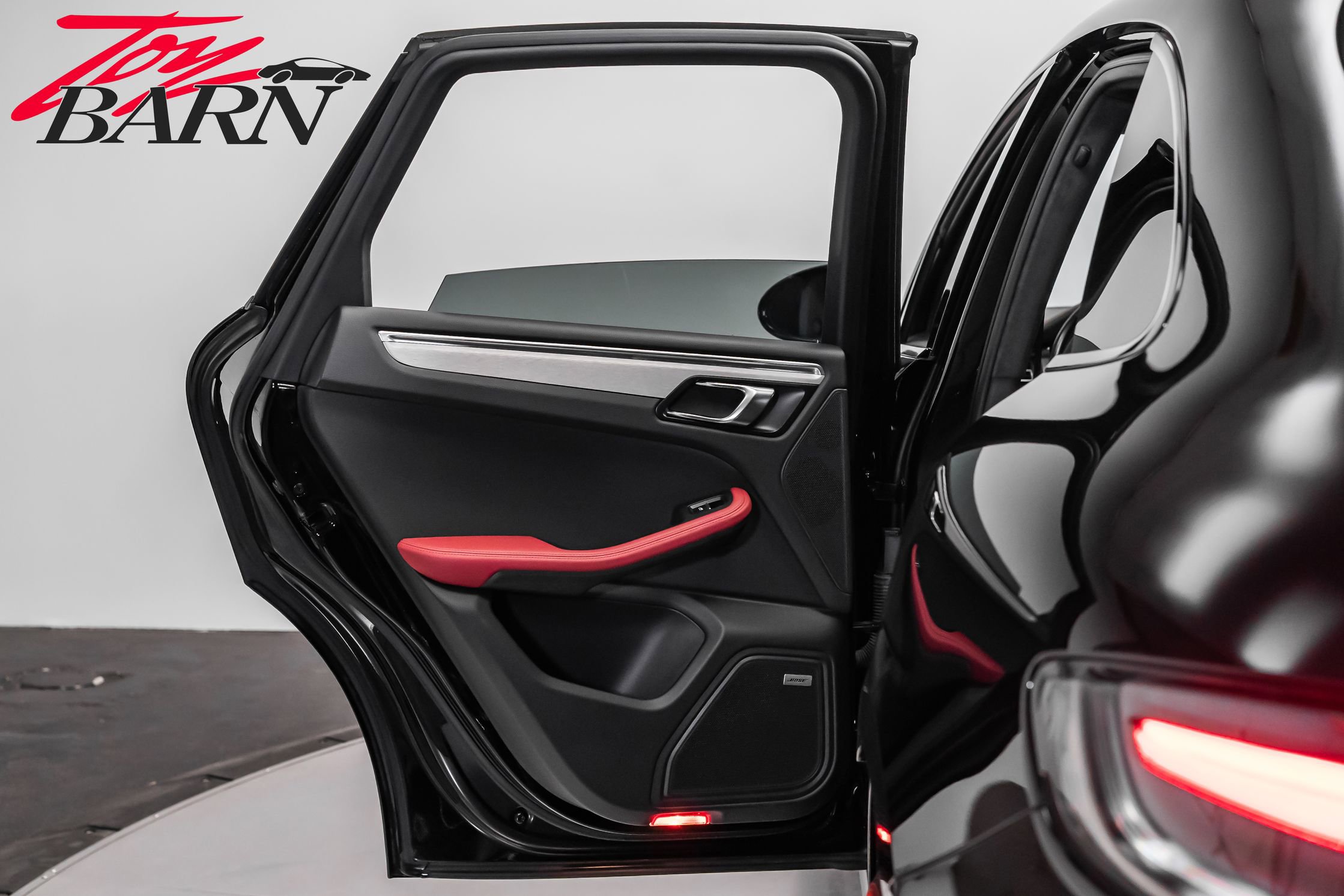 Used 2020 Porsche Macan Turbo image 46