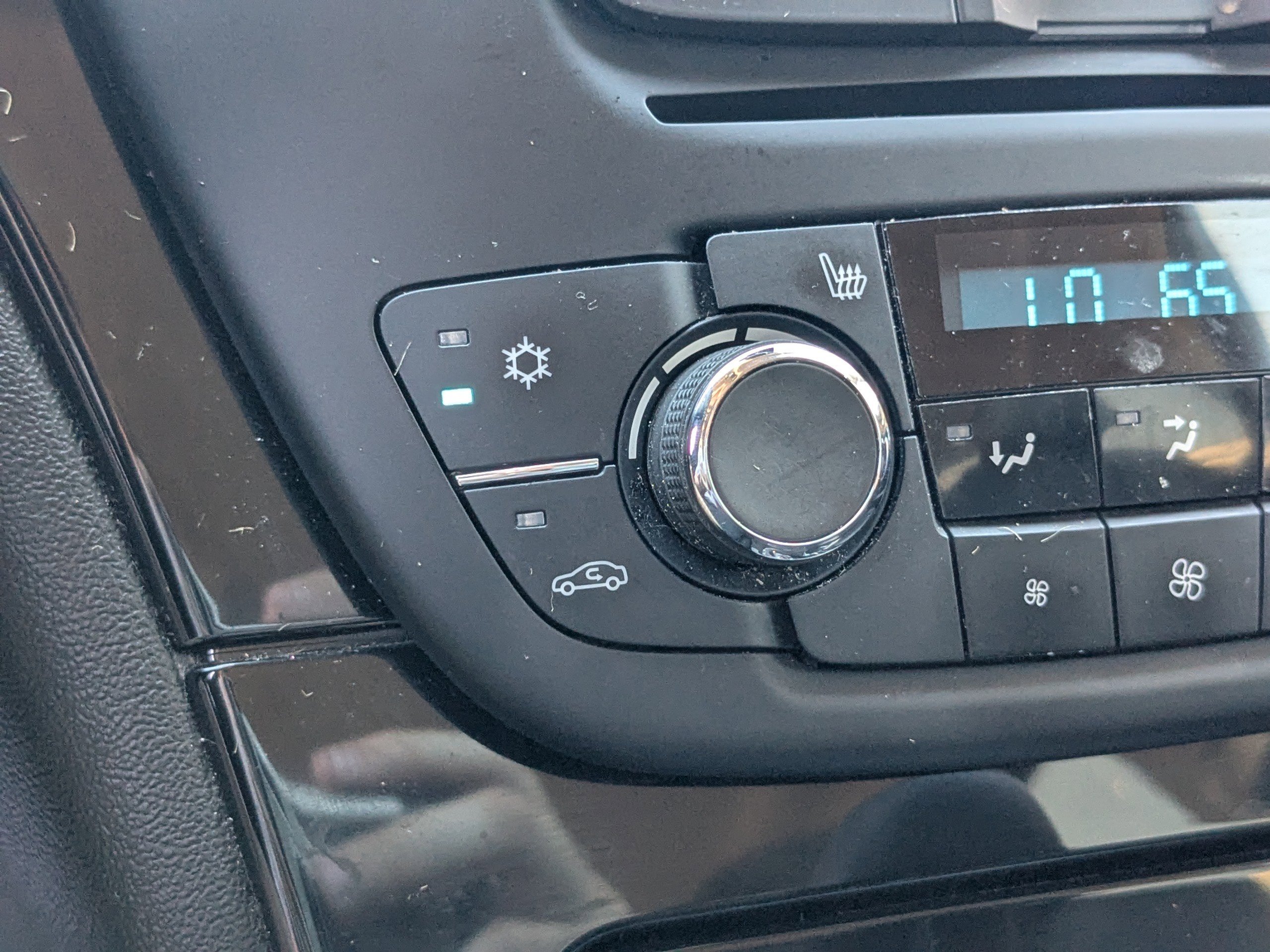 Used 2013 Buick Regal Premium image 26