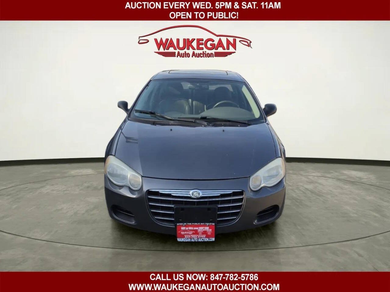 Used 2005 Chrysler Sebring Touring FWD image 2