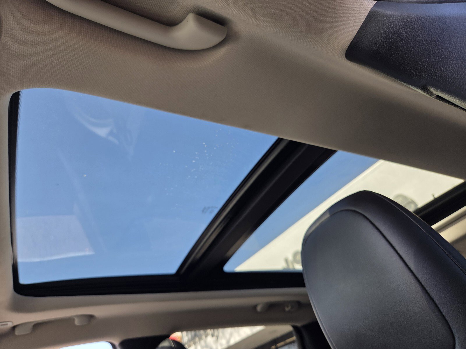 Used 2018 Jeep Cherokee Latitude Plus w/ Comfort/Convenience Group FWD image 20