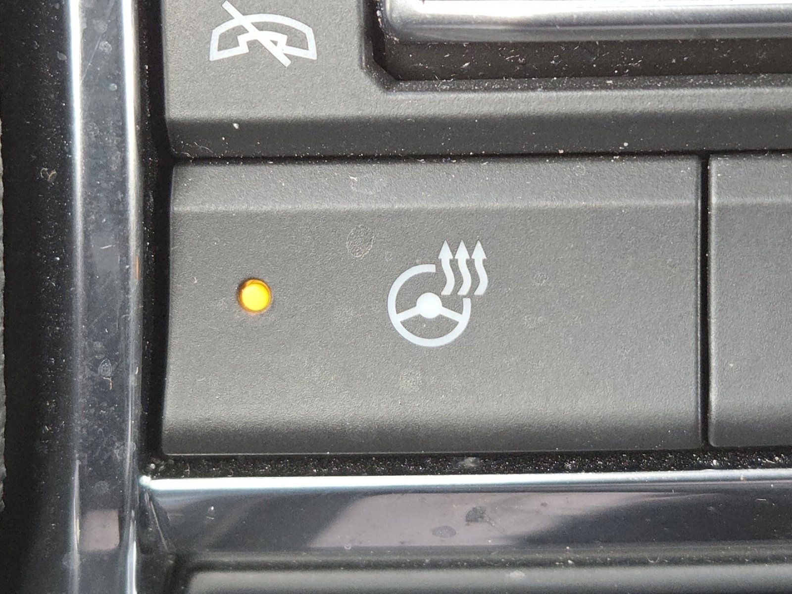 Used 2025 GMC Acadia Elevation image 8