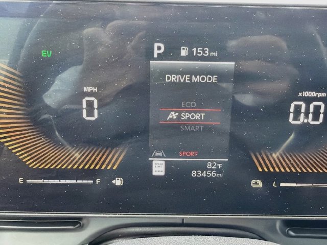 Used 2025 Kia Carnival EX FWD image 29