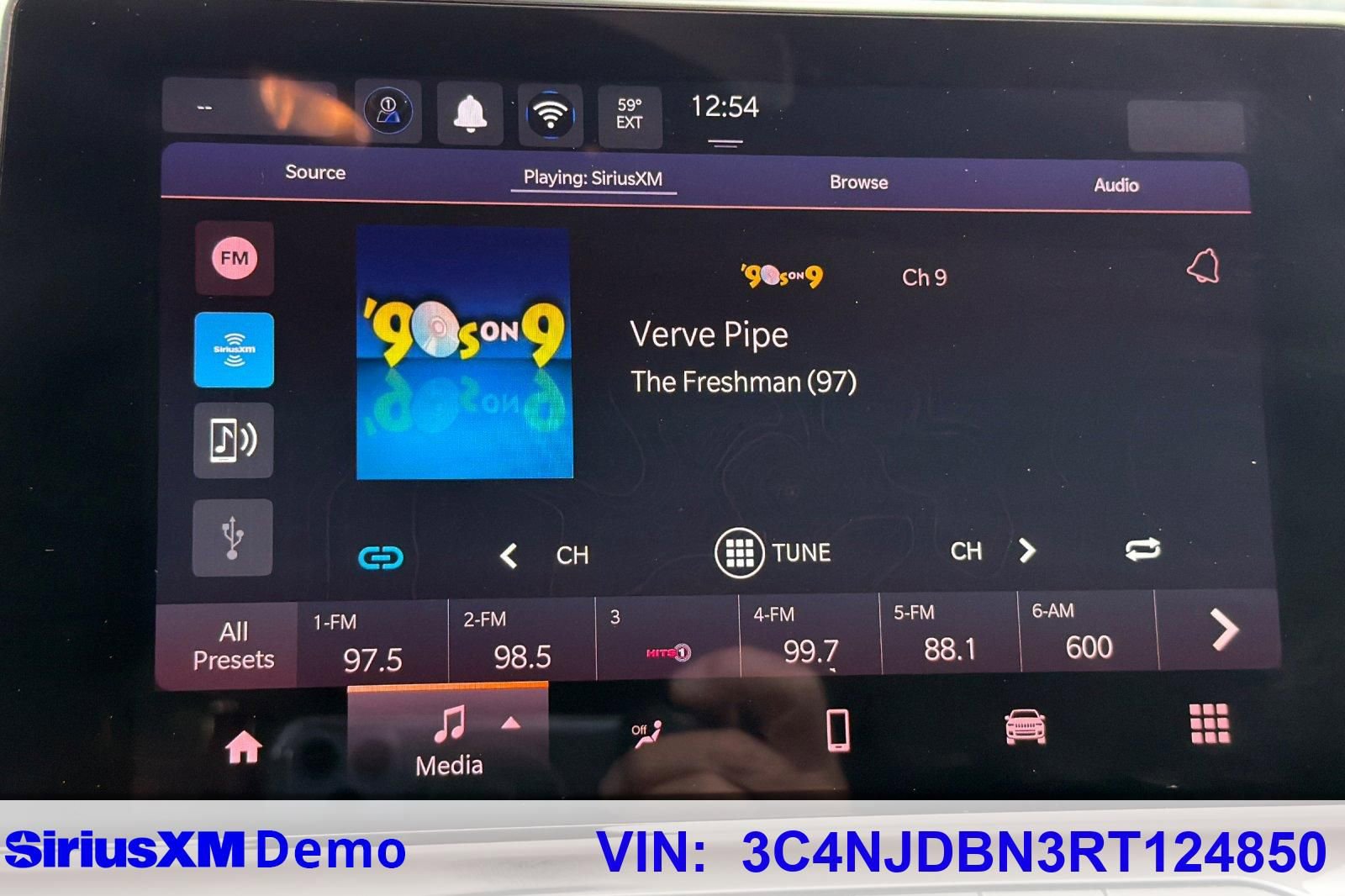 Used 2024 Jeep Compass Latitude image 28