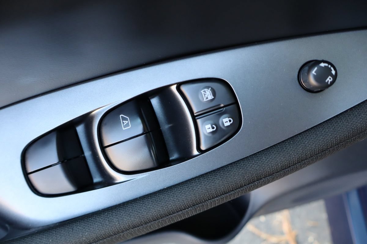 Used 2025 Nissan Leaf S FWD image 27