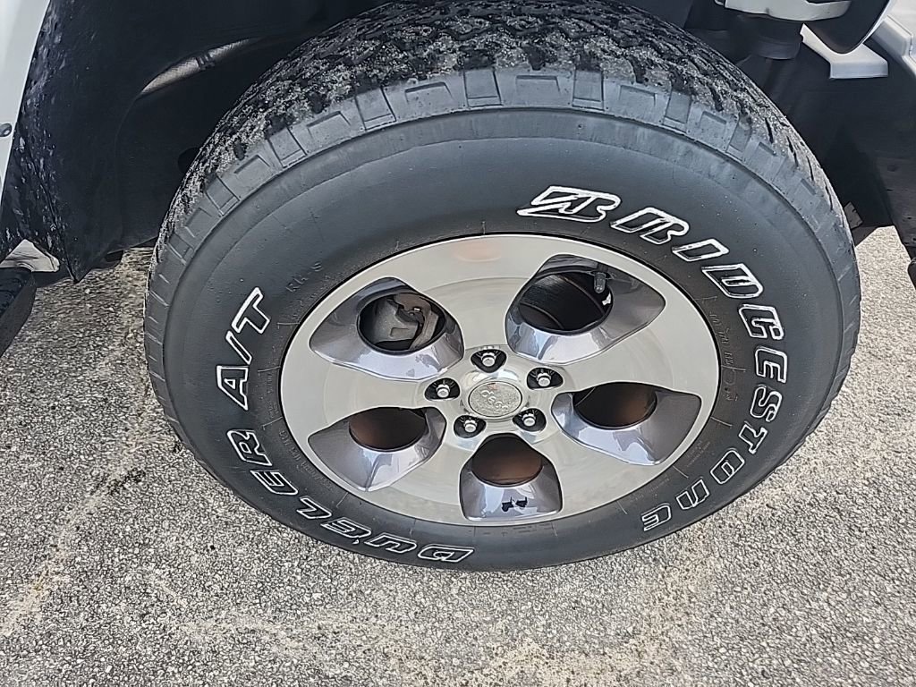 Certified 2016 Jeep Wrangler Sahara w/ Connectivity Group image 13