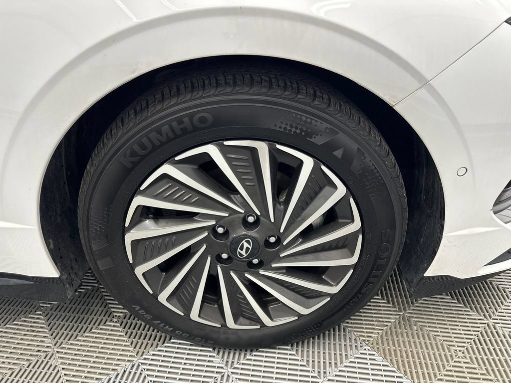 Used 2025 Hyundai Sonata Limited FWD image 14