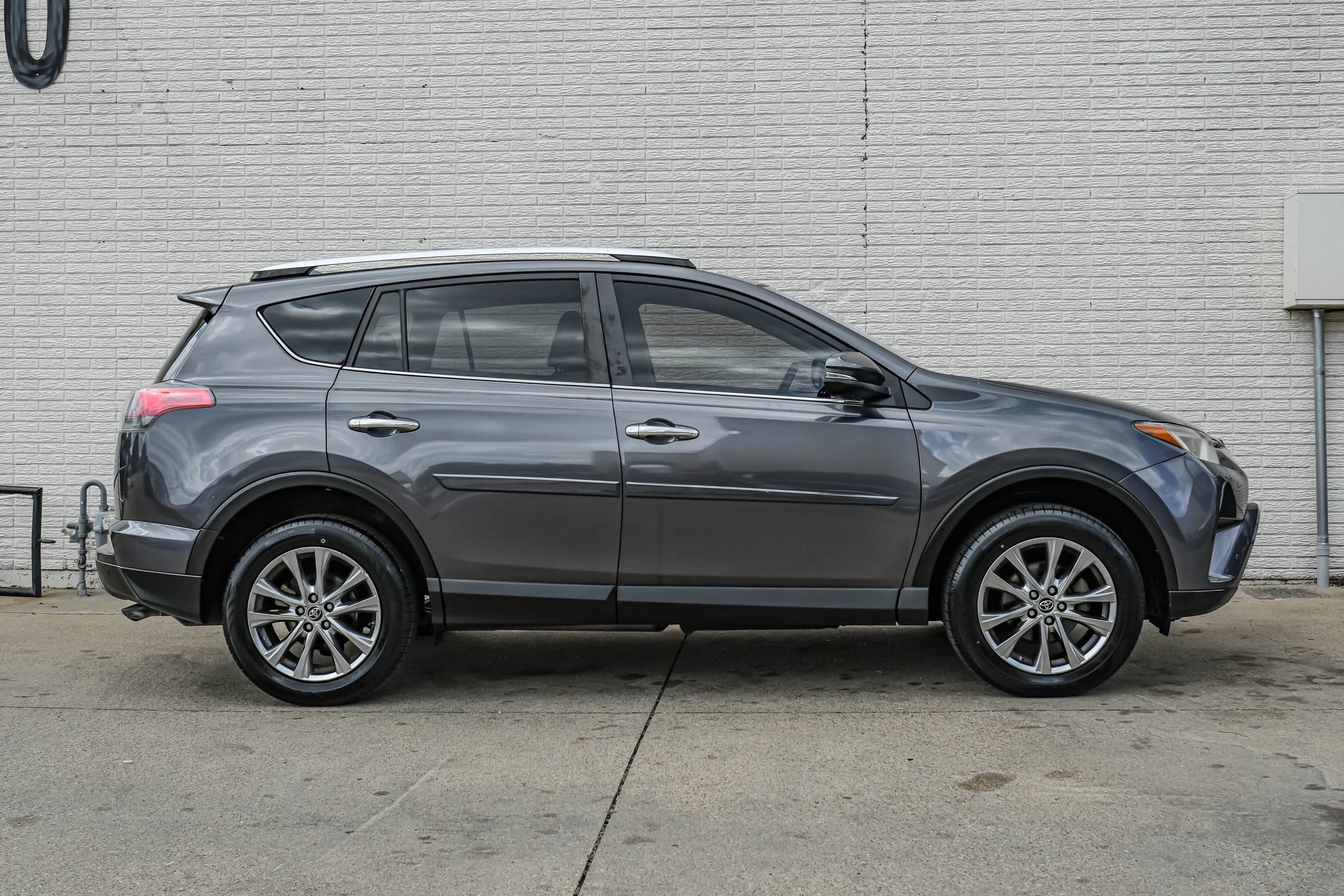 Used 2016 Toyota RAV4 Limited w/ Advanced Technology Package FWD image 7