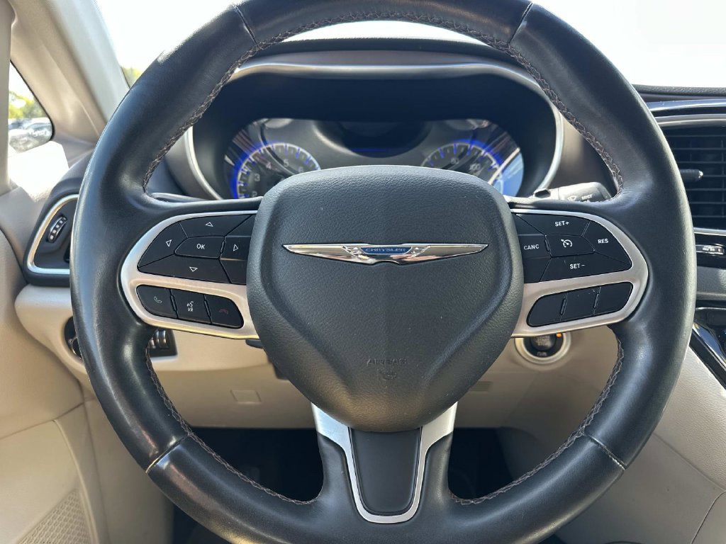 Used 2018 Chrysler Pacifica Touring-L Plus FWD image 23