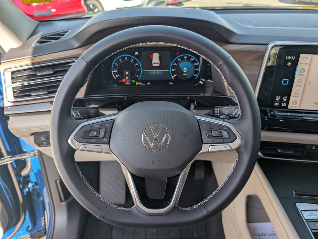 Used 2025 Volkswagen Atlas SE image 15