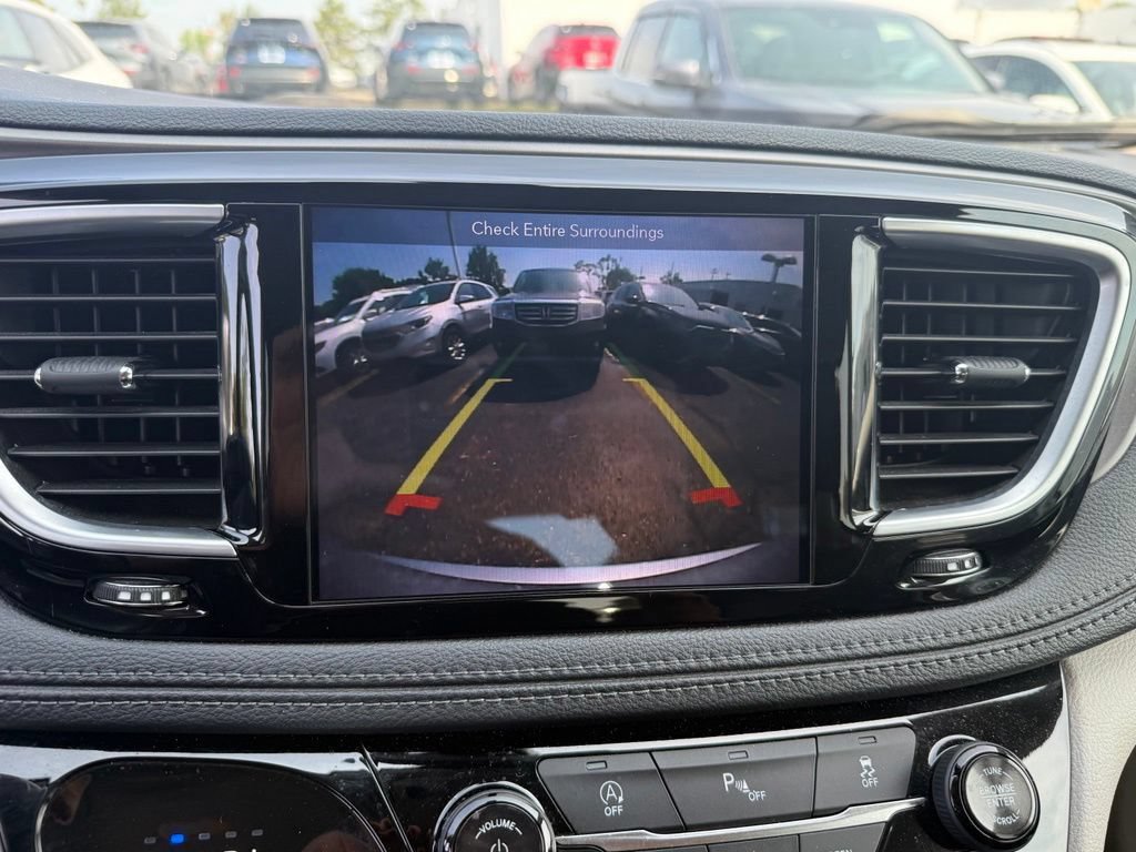 Used 2018 Chrysler Pacifica Limited FWD image 14
