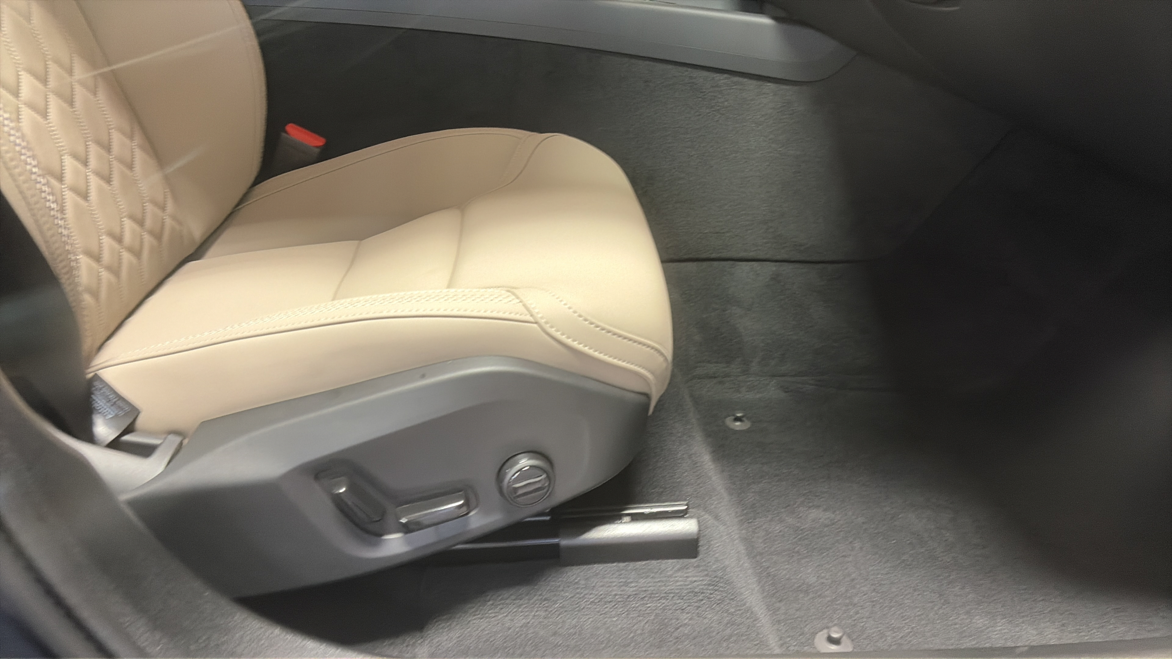 New 2027 Volvo XC60 B5 Plus AWD/4WD image 24