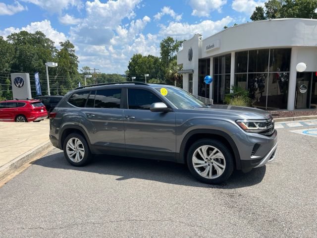 Used 2023 Volkswagen Atlas SE w/ Panoramic Sunroof Package FWD image 2