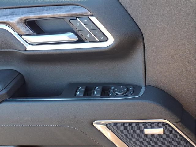 Used 2025 Chevrolet Silverado 1500 LTZ AWD/4WD image 19